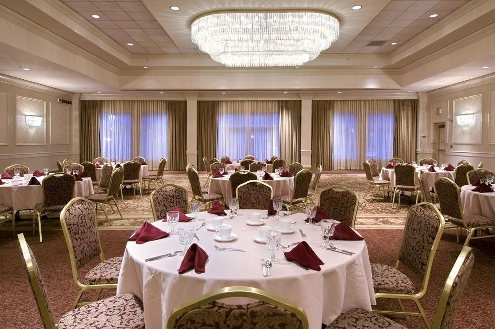 Doubletree By Hilton Akron Fairlawn Restaurant bilde