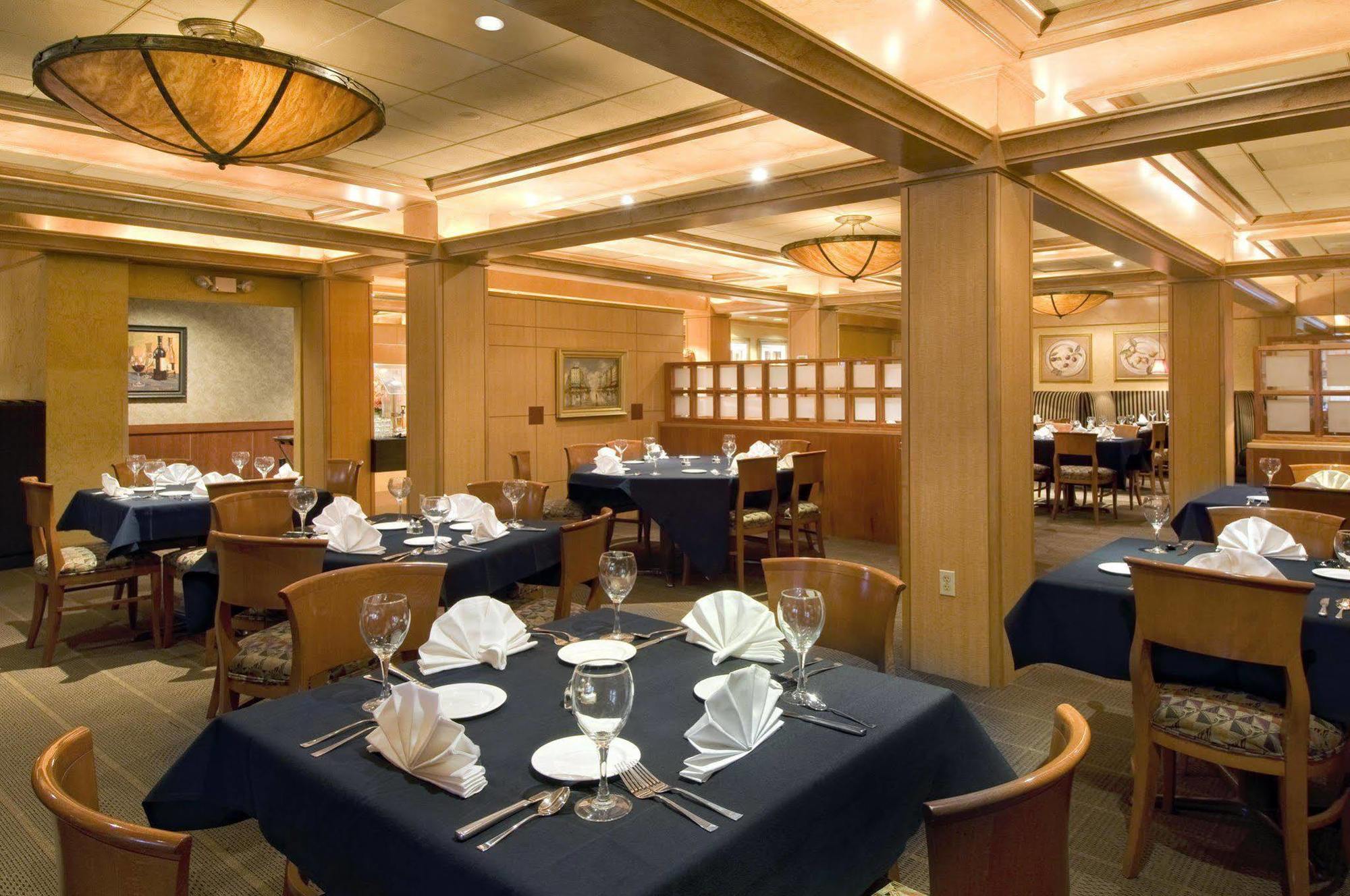 Doubletree By Hilton Akron Fairlawn Restaurant bilde
